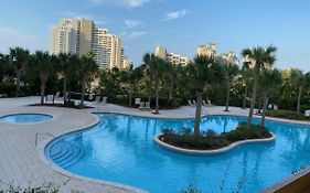 Ocean View Luxurious Condo-Best Location + Balcony